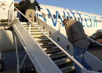 EE.UU. fleta un avión para deportar a ciudadanos chinos sin residencia legal