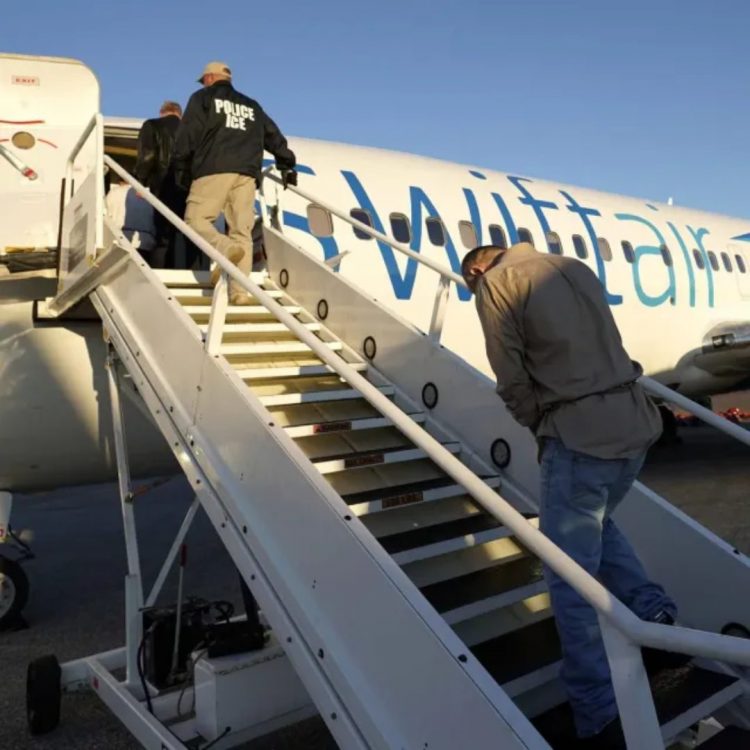 EE.UU. fleta un avión para deportar a ciudadanos chinos sin residencia legal