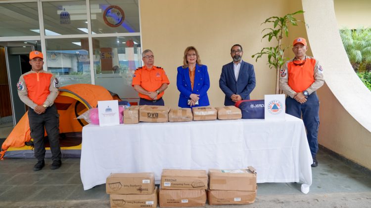 Plan Social dona casas de campaña y sacos de dormir a Defensa Civil para reforzar labores operativas