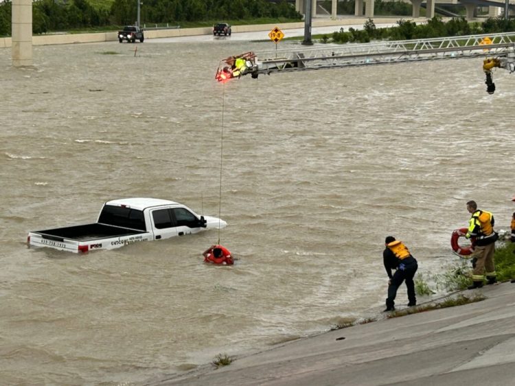 Tormenta tropical Beryl causa 4 muertes y un apagón masivo en Texas