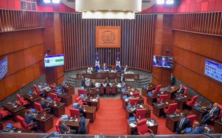 Senado aprueba proyecto de ley que prohíbe al presidente y vicepresidente contratar con el Estado