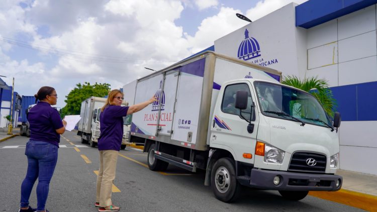Plan Social refuerza centros de acopio en provincias bajo alerta por huracán Beryl