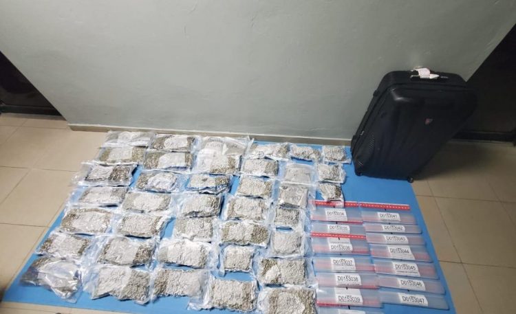 Confiscan maleta cargada con 38 paquetes de marihuana en aeropuerto de Puerto Plata