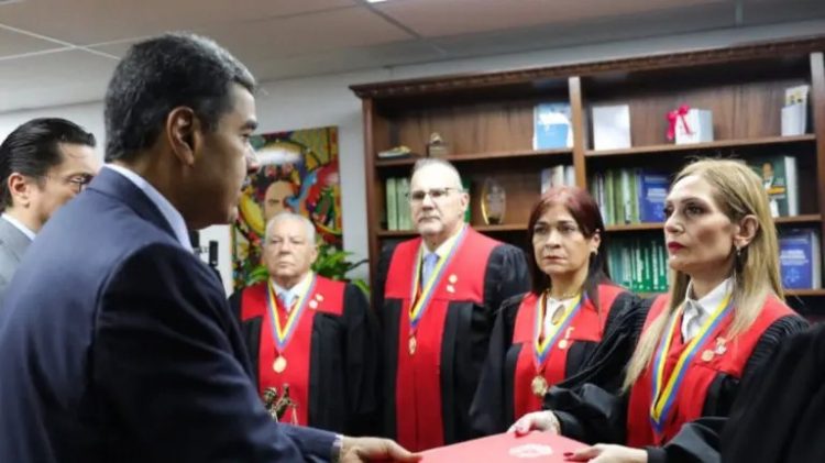 Nicolás Maduro interpone recurso de amparo ante el Tribunal Supremo de Justicia