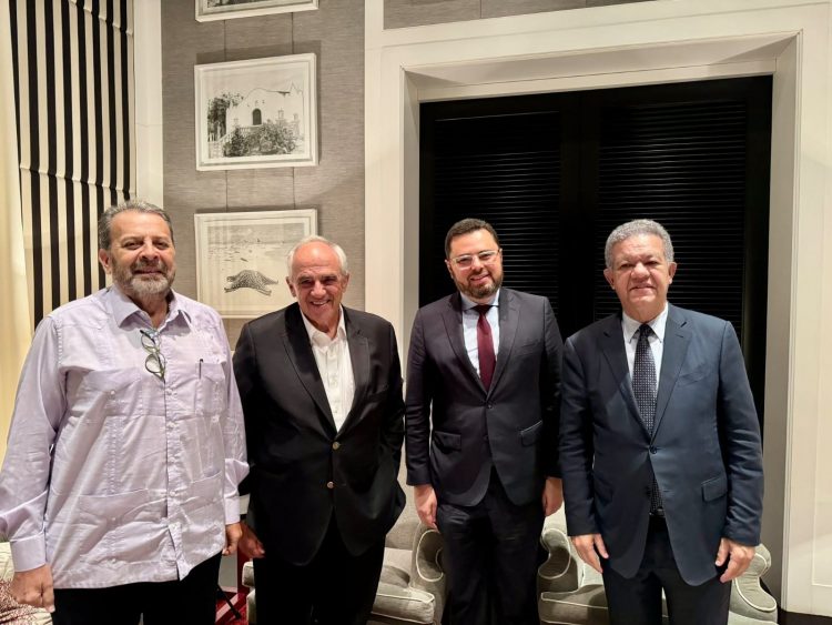 Leonel Fernández se reúne con candidatos presidenciales venezolanos antes de las elecciones
