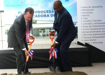 Inician trabajos para construcción de planta purificadora y envasadora de agua en la UASD