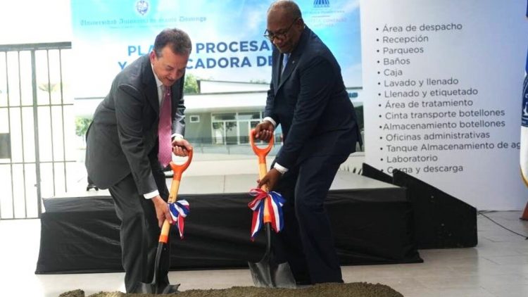 Inician trabajos para construcción de planta purificadora y envasadora de agua en la UASD