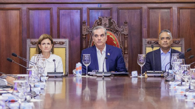 Abinader encabeza Consejo de Ministros y Directores para coordinar presupuesto del 2025