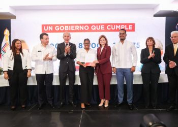 Gobierno dominicano inicia entrega de becas nacionales a miles de jóvenes meritorios