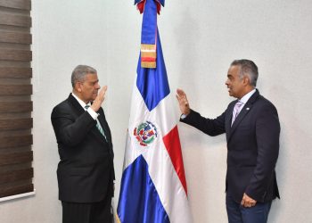 Ministro de la Presidencia juramenta al Comisionado para las Reformas del Estado
