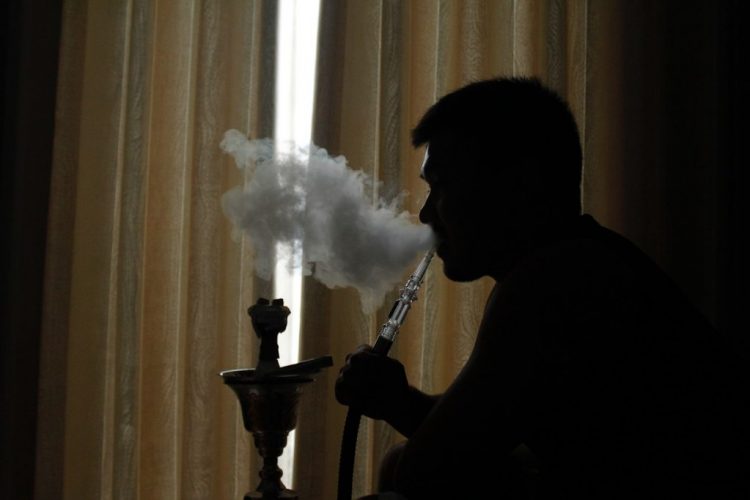 Senado aprueba modificar ley para ampliar lugares donde se prohíba el uso de hookah