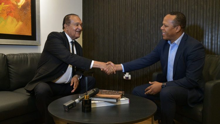 Milton Morrison se reúne con Antonio Marte; promete solución en la parada del kilómetro 9