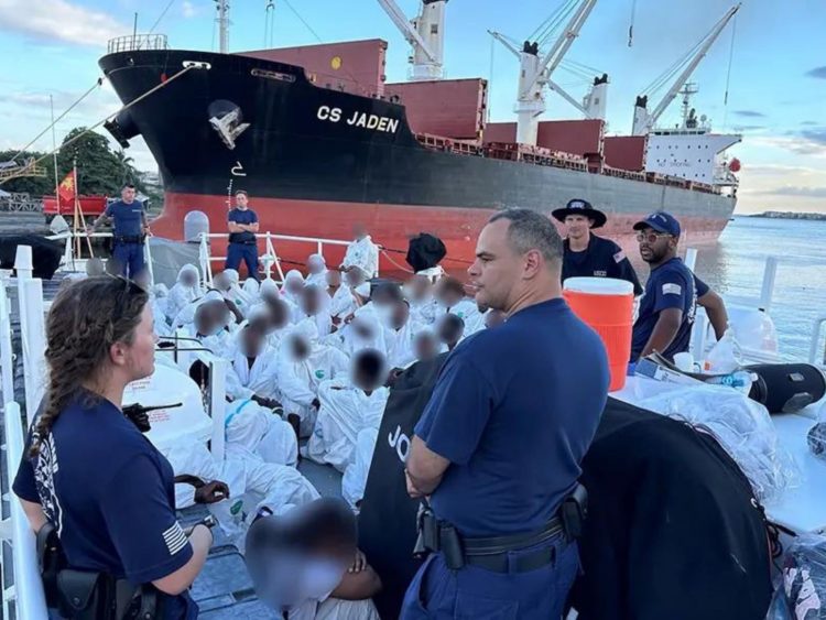 Repatrian a más de 100 inmigrantes haitianos y dominicanos detenidos en aguas de Puerto Rico