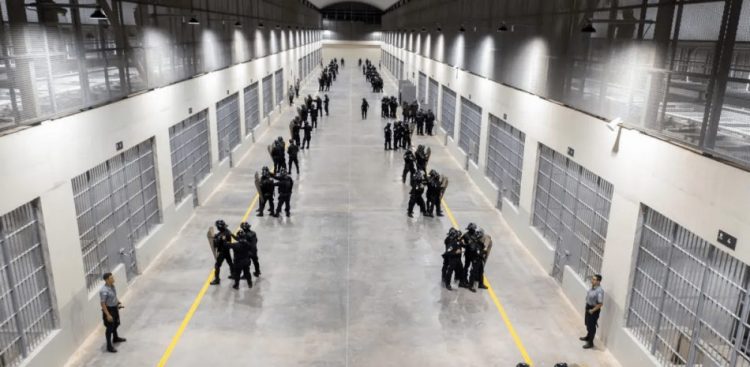 Pandilleros en El Salvador reciben condenas de hasta 188 años de prisión