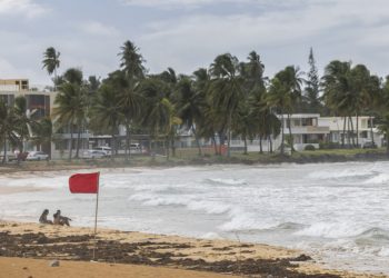 Casi un millón de personas sin luz en Puerto Rico por paso de la tormenta Ernesto