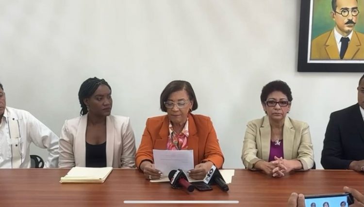 Amparo Custodio renuncia a vicealcaldía de La Vega y se niega a sustituir a Kelvin Cruz