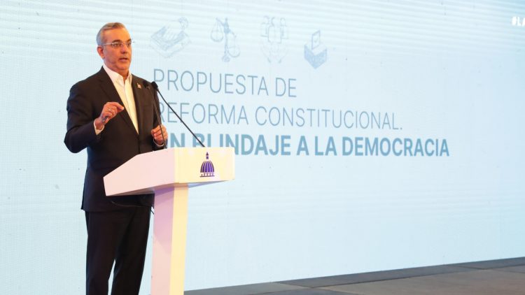 Reforma constitucional que presentará Abinader pretende ser la última en materia de reelección