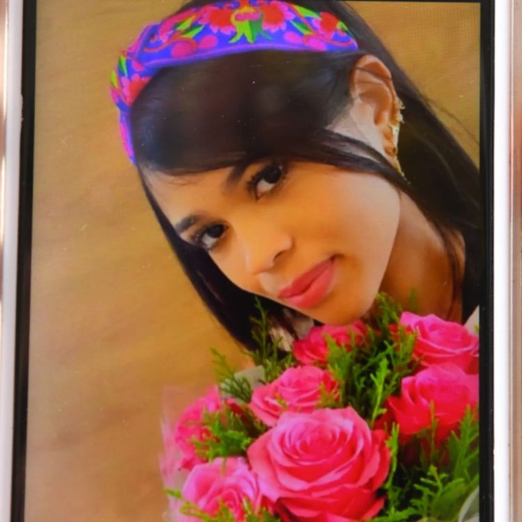 Autoridades investigan muerte de una madre y su hija que cayeron desde un cuarto piso