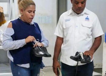Inabie investiga venta de zapatos con su logo en una tienda de Villa Mella