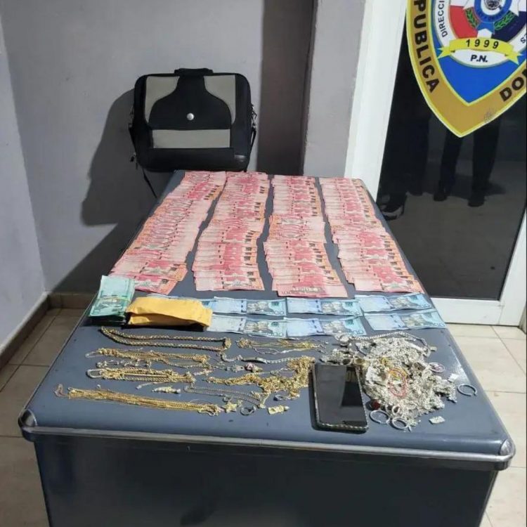 Apresan a uno de los presuntos implicados en asalto a joyería de Santiago