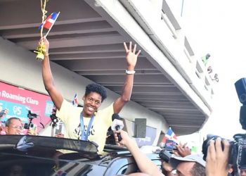 Cientos de dominicanos dan eufórica bienvenida a los medallistas olímpicos