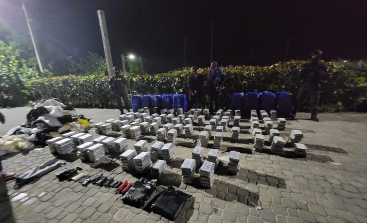 Capturan dos hombres con cargamento de 484 paquetes de presunta cocaína en La Altagracia