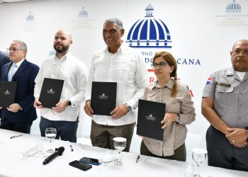 Interior y Policía acuerda con farmacias y laboratorios descuentos para policías y bomberos