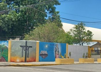 Privados de libertad realizan labores de embellecimiento junto a la Alcaldía de Navarrete