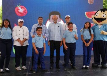 Nuevo menú escolar incluye cóctel de frutas, muffins y albóndigas de sardinas