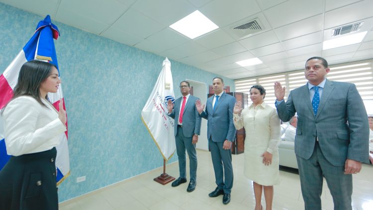 Ministra de Interior y Policía juramenta nuevos viceministros y gobernadoras