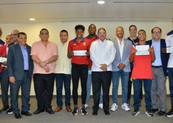 Gobierno entrega incentivos a medallistas olímpicos de París 2024