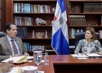 Vicepresidenta y ministro de Salud se reúnen con gremios para buscar soluciones a demandas del sector
