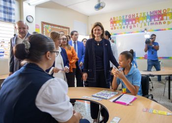Vicepresidenta Raquel Peña da inicio al año escolar 2024-2025 en Santiago