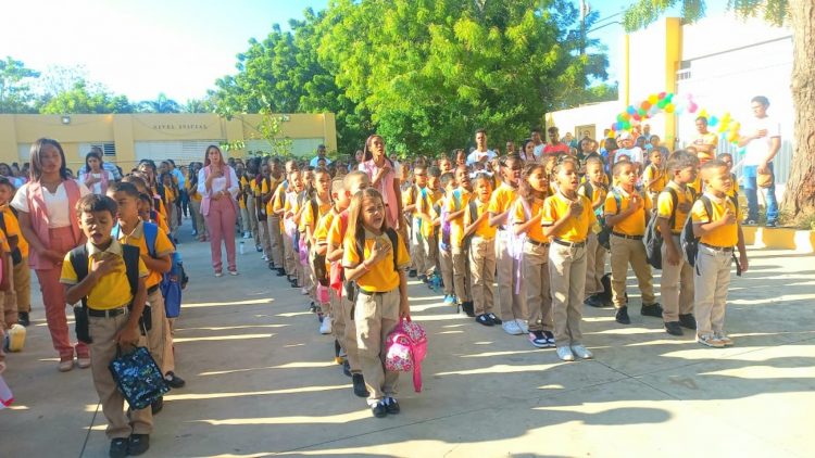 Más del 83% de los estudiantes asistió a clases el primer día del año escolar 2024-2025