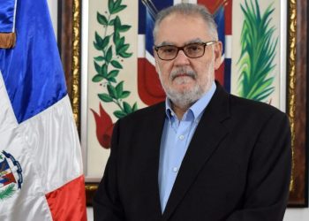 Abinader designa a Miguel Ceara Hatton como superintendente de Salud y Riesgos Laborales