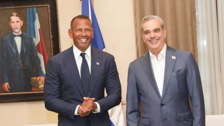 Presidente Abinader recibe en el Palacio Nacional al expelotero Alex Rodríguez