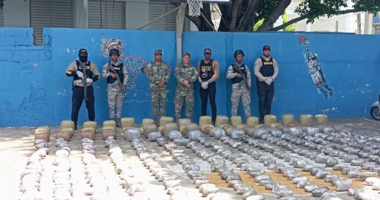 Autoridades confiscan cargamento de más de mil libras de marihuana en Puerto Plata