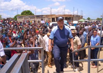 Primer ministro de Haití visita el polémico canal en el río Masacre