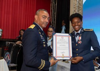 Marileidy Paulino es ascendida a primer teniente de la Fuerza Aérea