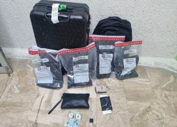 Arrestan mujer que pretendía viajar a España con más de cinco kilogramos de cocaína