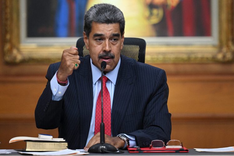 Maduro arremete contra EE.UU. por revocar la protección legal a miles de venezolanos