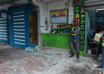 Eliminan bancas de apuestas que ocupaban aceras en la Albert Thomas del DN