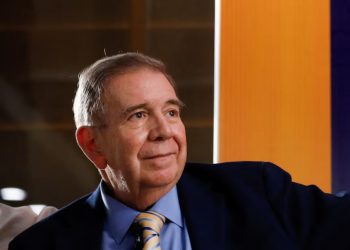 Edmundo González Urrutia recibe asilo en España