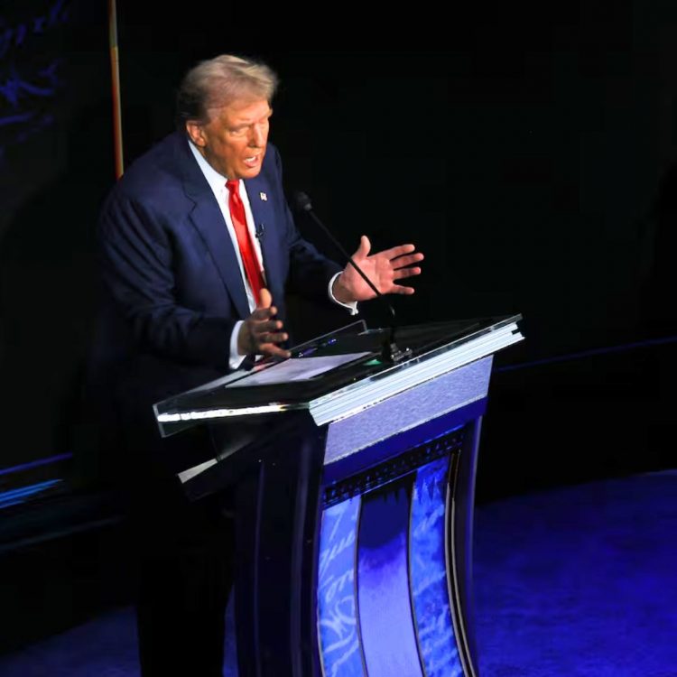 Donald Trump acusa a inmigrantes de comerse perros y gatos en Ohio