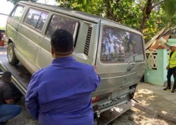 Alcaldía del Distrito Nacional retira chatarras de la avenida Cayetano Germosén
