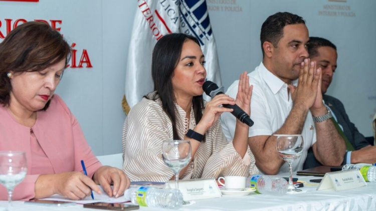 Faride Raful insta a gobernadoras provinciales a sumarse a trabajar por la paz y la seguridad ciudadana