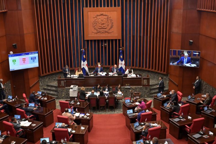 Senado declara de urgencia y aprueba el proyecto de reforma constitucional