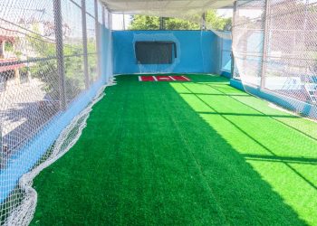 Inefi entrega caja de bateo y utilería deportiva a centro educativo de Los Minas