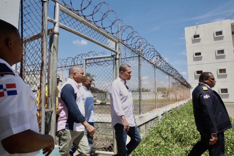 Plan piloto para instalar bloqueadores de señal iniciará en Cárcel de La Vega