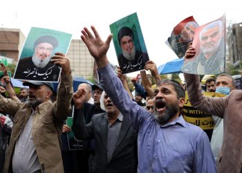 Miles de iraníes protestan y claman venganza por la muerte del líder de Hizbulá